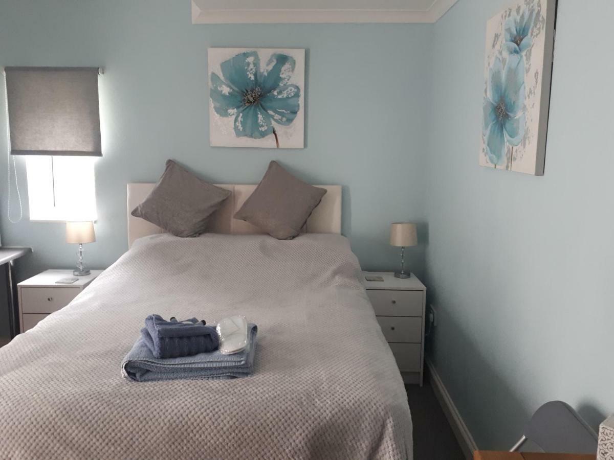 Santi Bhavana Bed & Breakfast 韦斯特伯里 外观 照片