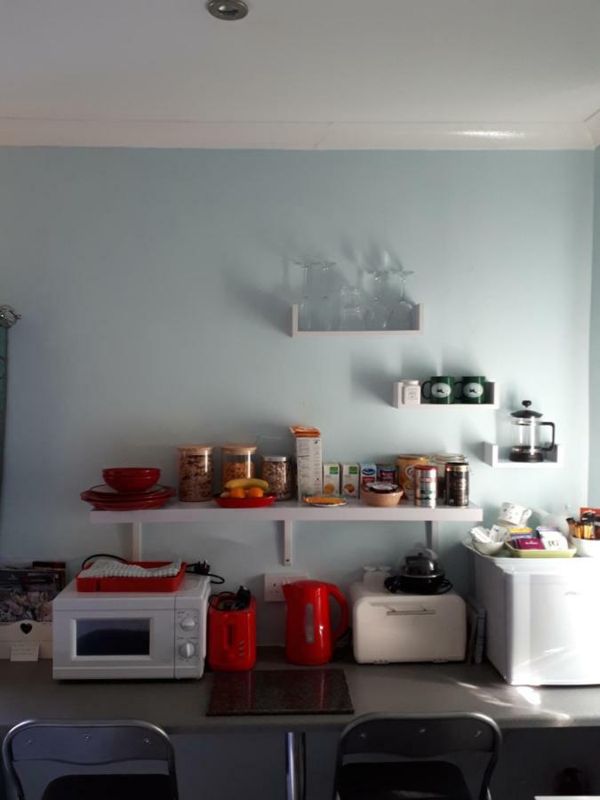 Santi Bhavana Bed & Breakfast 韦斯特伯里 外观 照片